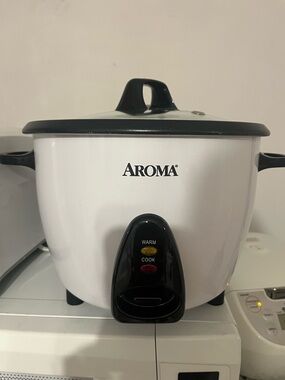 Aroma White & Black Rice Cooker